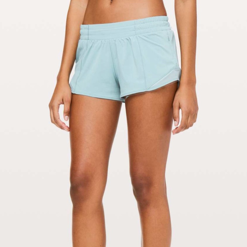 Lululemon 2.5” light blue Hotty Hot shorts in size 2